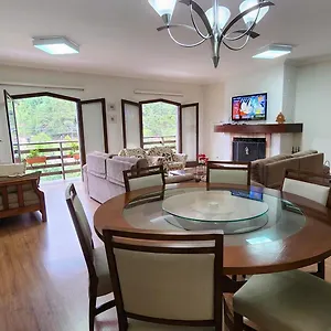 https://apto-no-centro-turistico-capivari.camposdojordaohotels.net